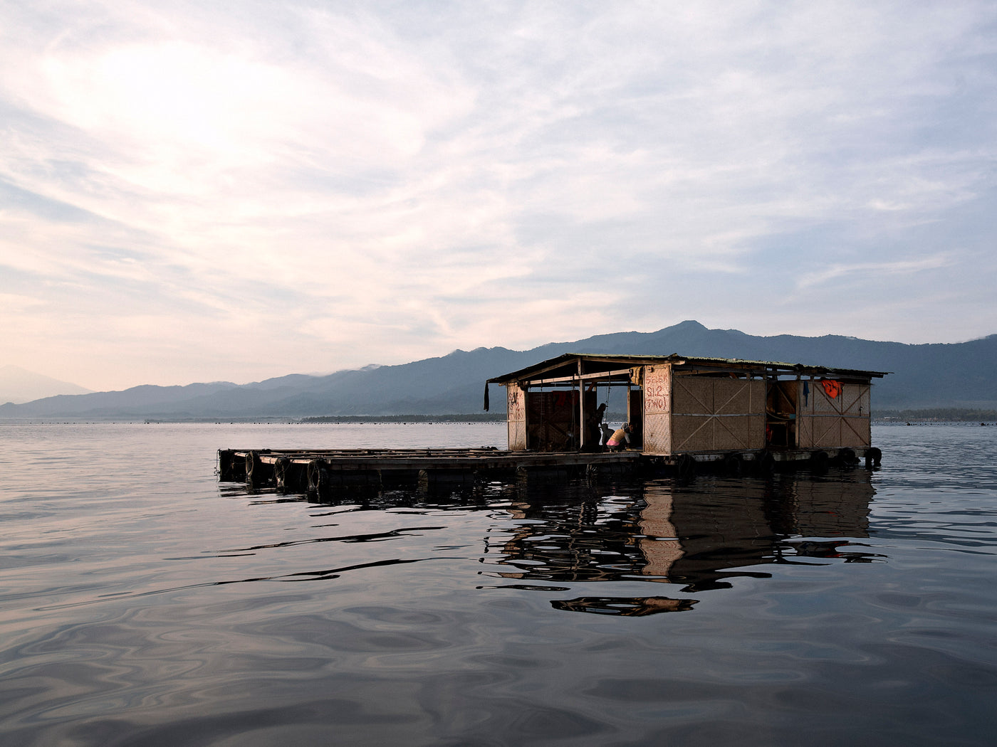 Floating pear farming pontoon hut