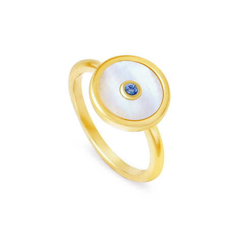A ring with 18K yellow gold finish, featuring a mother of pearl shell with a blue sapphire in the center.