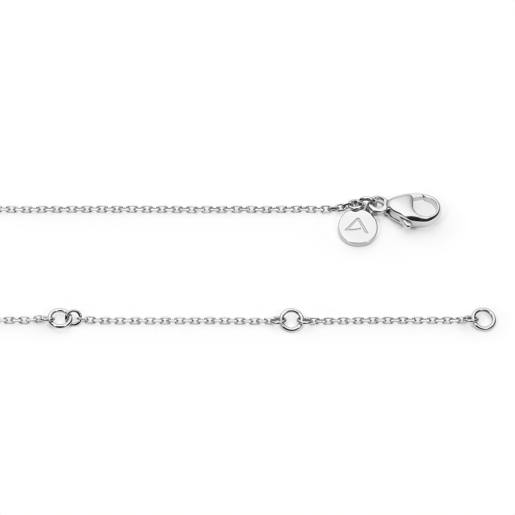 A 50cm diamond cut cable chain necklace in 18K white gold with an adjustable length, displayed on a white background.