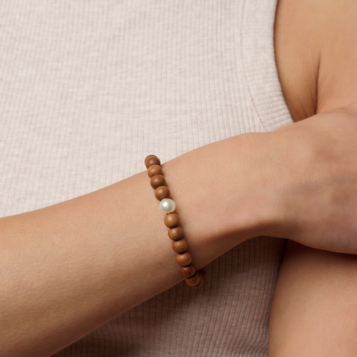 On model The Cendana Sandalwood Bracelet features 8mm sandalwood beads accented with 18K yellow gold. This handmade bracelet symbolizes Atlas Pearls’ Indonesian roots and is named after the founding company, adding deeper meaning to this elegant piece. Available in sizes 16cm, 18cm, and 20cm.