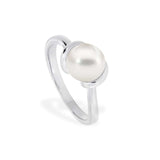 This elegant 18K white gold ring features a sleek embrace design, set with an 8mm round South Sea pearl. The pearl's white luster is beautifully highlighted by the white gold setting, making it a timeless and sophisticated piece. Available in ring size 7, it combines classic design with the luxury of South Sea pearls.