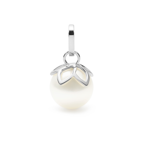 This 18K white gold pendant features a 9mm semi-round white South Sea pearl, celebrating the beauty of the frangipani flower cupping the top of the pearl. With dimensions of 2cm in height and 8mm in width, it makes a striking statement piece that combines elegance and cultural significance.