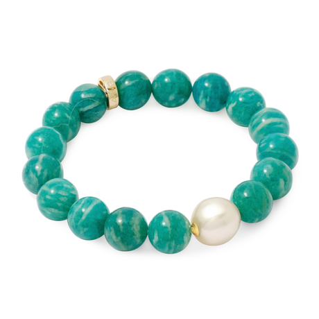Beaded bracelet with green beads and a white pearl on a white background