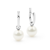 These huggie earrings are crafted from 18K white gold and feature 9mm round South Sea pearls. The design highlights the radiant white hue of the pearls, combining elegance with simplicity. The total height of the earrings is 23mm, making them a striking accessory suitable for any occasion.