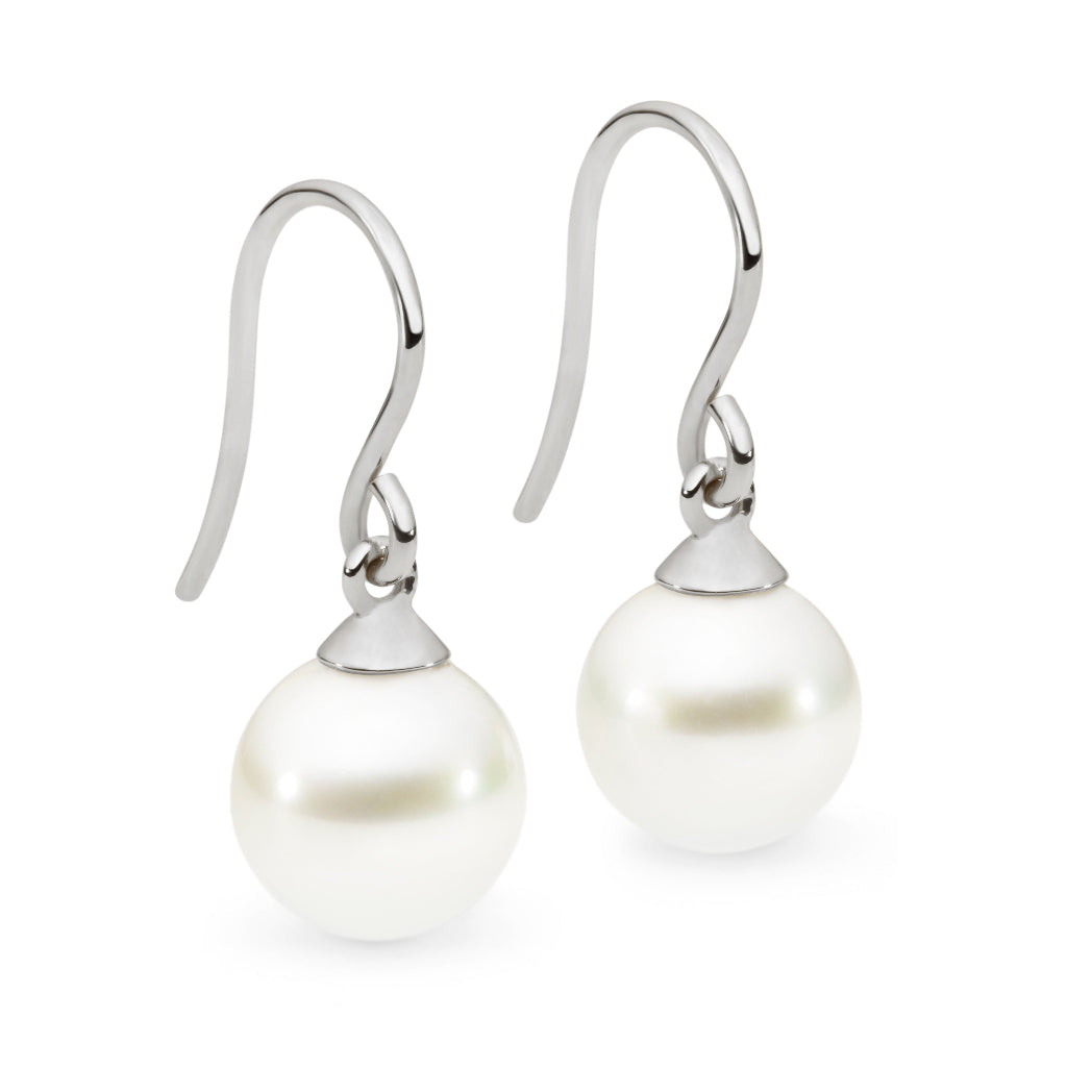 These classic and simple 18K White Gold articulated shepherd hook earrings feature 9mm white South Sea pearls, graded B. They are available in 18K White, Yellow, and Rose Gold. With a total height of 23mm, these earrings offer a sleek, timeless design suitable for various occasions.