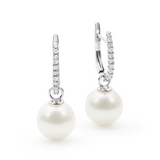 The Raja Huggie Earrings, crafted in 18K White Gold, feature 0.22ct diamonds and 9mm white South Sea pearls (NL1 shape, B grade). Inspired by the regal essence of Raja Ampat, these earrings offer interchangeable designs and are also available in 18K Yellow Gold. The earrings measure 25mm in height, including the bail and pearl.