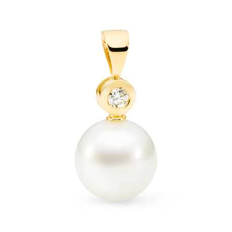 This classic pendant features a South Sea pearl in a semi-round shape, measuring 11mm, set in 18K yellow gold. A bezel-set diamond of 0.06ct accentuates the design. The pendant measures 22mm in height, including the bail and pearl. Available in 18K white, yellow, and rose gold, with chains sold separately.